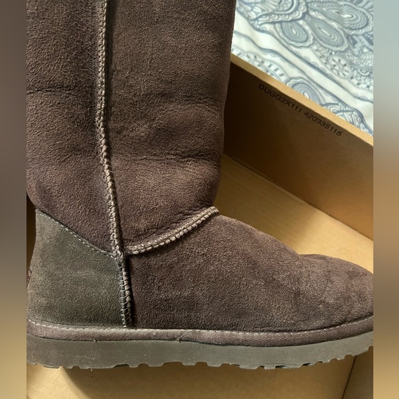 UGG Bailey button triplet boots in excellent used condition size 7 with box - Picture 9 of 17